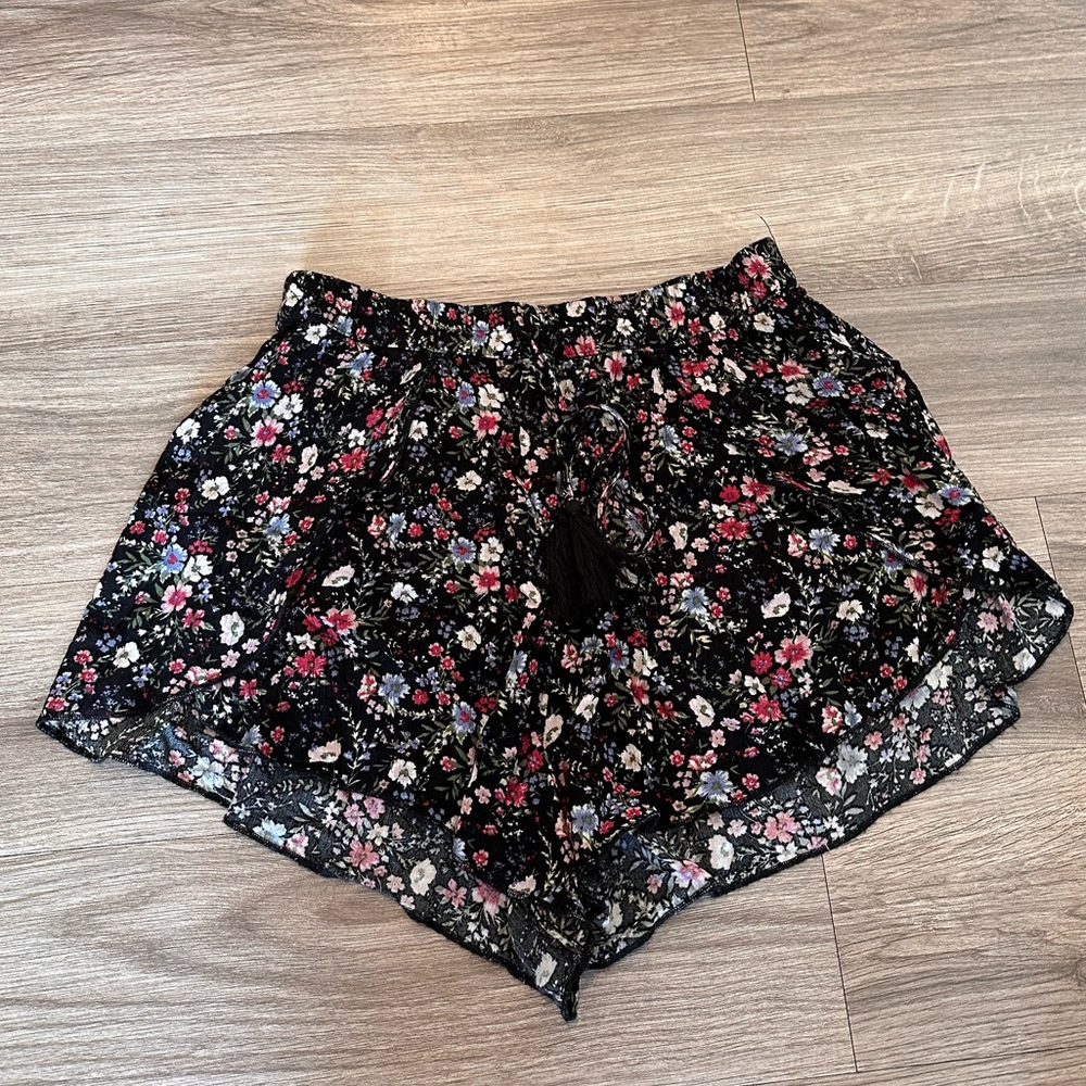 American Eagle floral elastic short